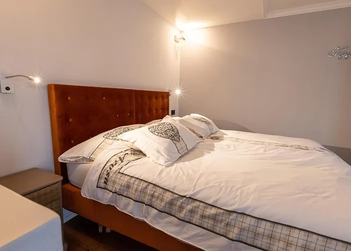 מלון Home Hotel Arosa 3*