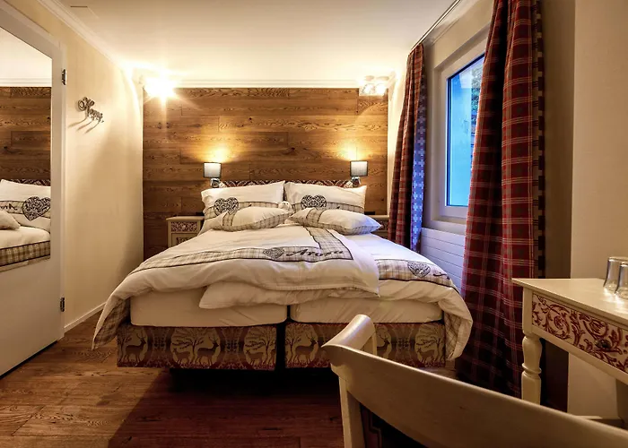 מלון Home Hotel Arosa 3*